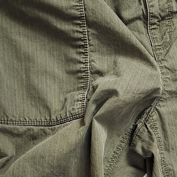 Size 14 Eddie Bauer 100% Cotton Vashon Fit Cargo Capri in Olive Green - Picture 10 of 13